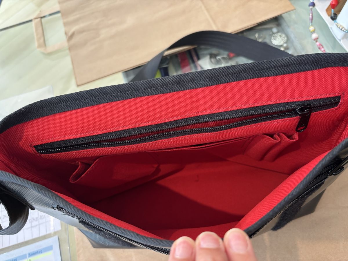 Borse: Umhängetasche EM-EL schwarz rot orange – Usato da Burgdorf venduto da VouSchoen 7