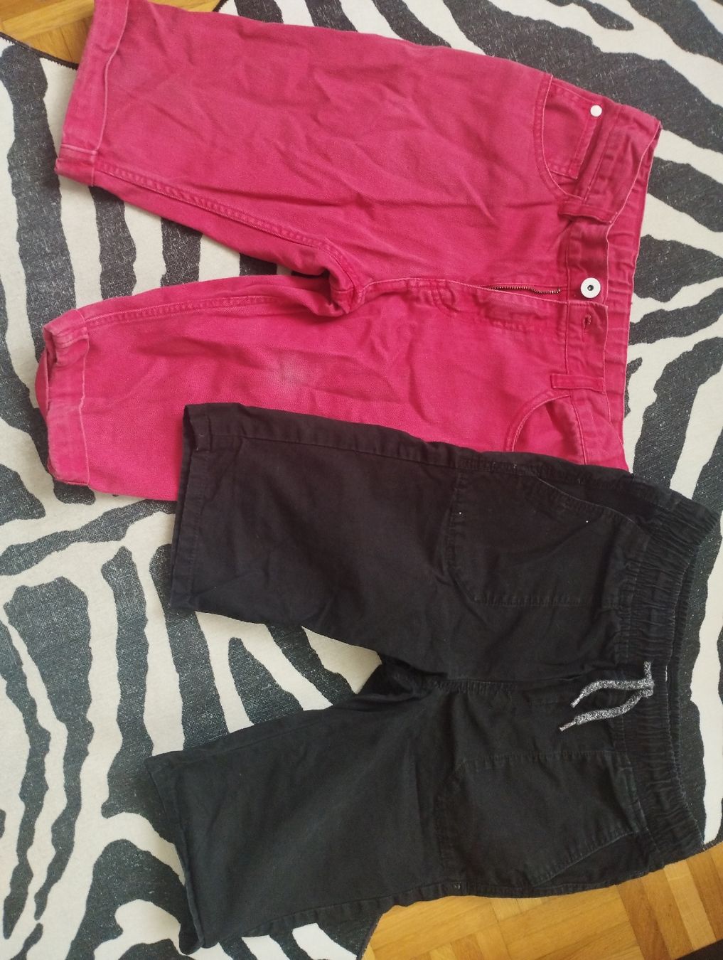 Kleiderpakete & -sets: 2x kurze Hosen Gr:152 – Gebraucht aus Therwil von Familie-family