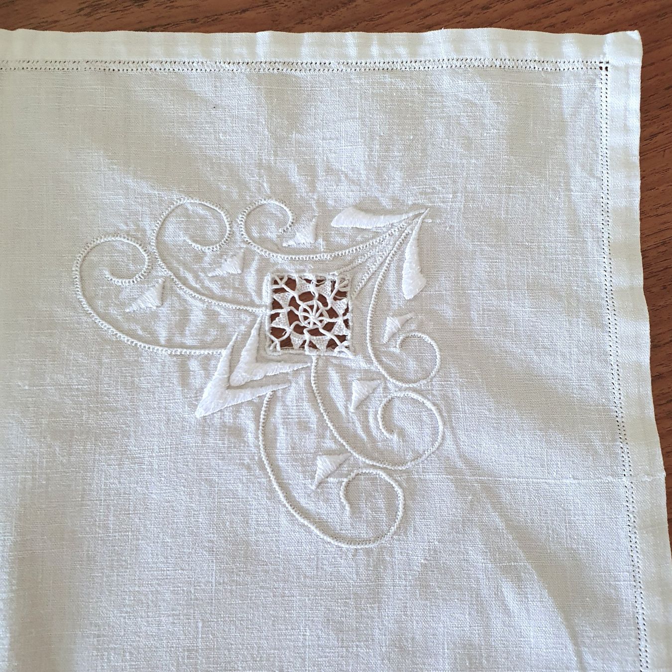 Sonstige Tischwäsche: Ancienne nappe carrée, 98 x 105 cm – Gebraucht aus Lausanne von venise001 3