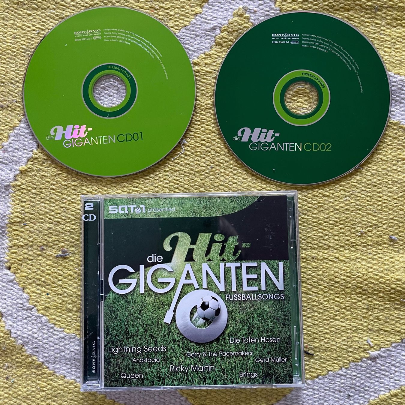 CD: DIE HIT GIGANTEN-2CD 42FUSSBALLSONGS – Usato da Rorschacherberg venduto da CD-Roli