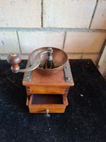 Kaffeemühle Holz Metall gebraucht mit Schublade