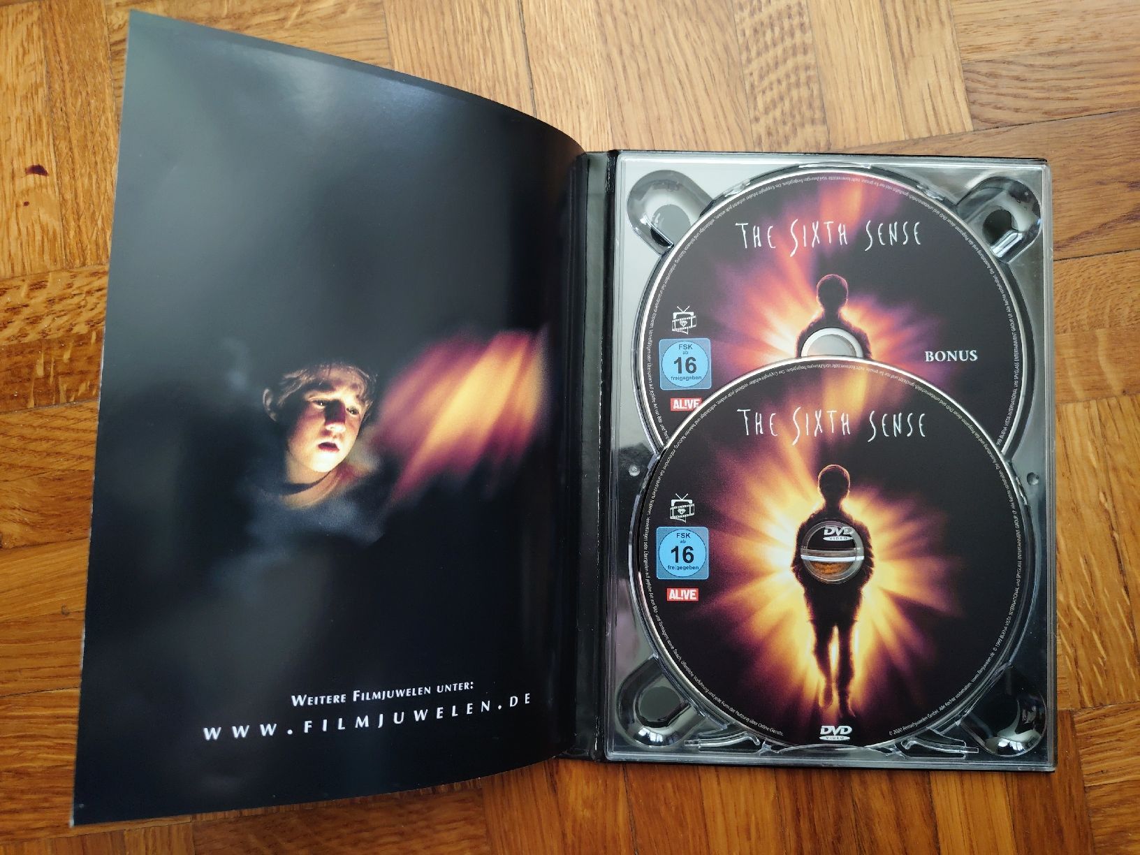 Tutti i DVDs: The Sixth Sense - Blu-ray & DVDs - Mediabook – Usato da Yverdon-les-Bains venduto da Scottish_Blood 2