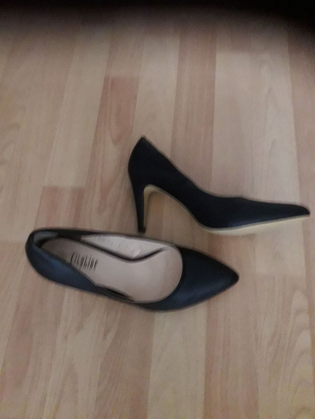Scarpe da donna: Schwarzer, eleganter und schlichter Pump's 39 – Usato da Niedergösgen venduto da Happy-7