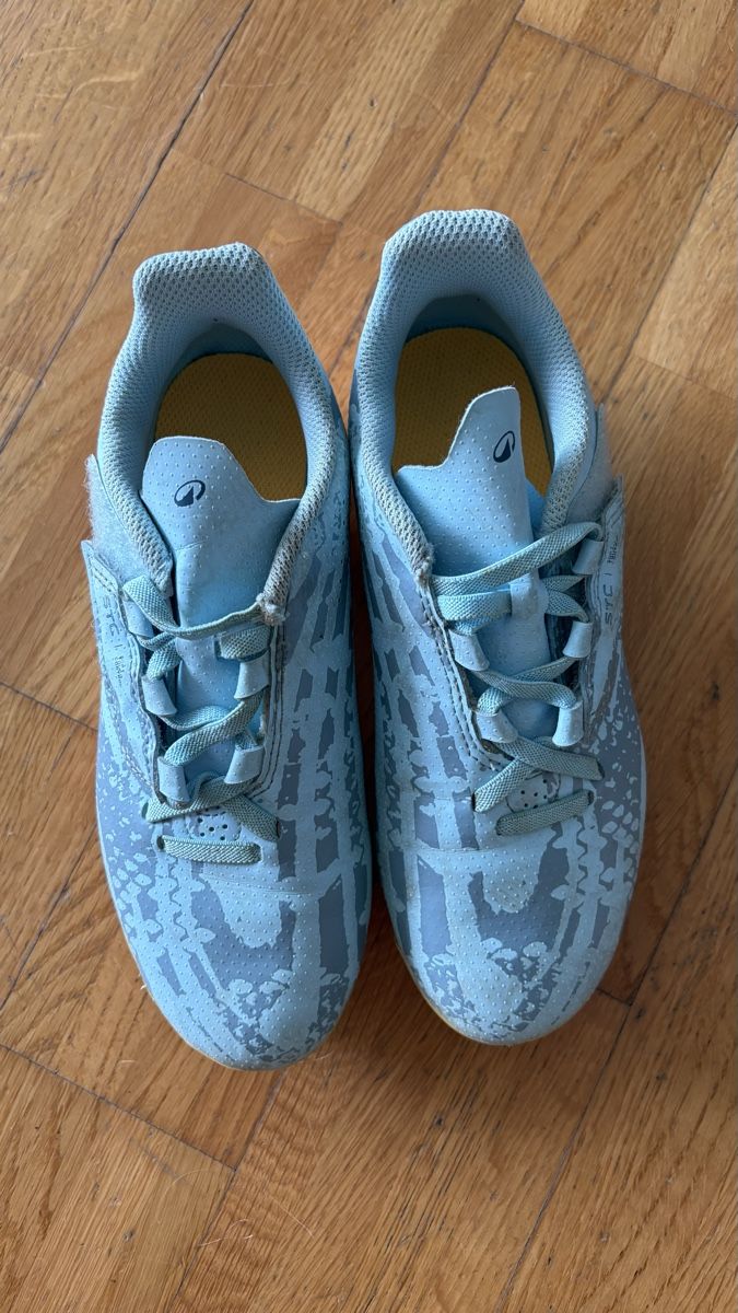 Chaussures hommes: Fussballschuhe Grösse 33 – D'occasion à Stäfa par sch_m7kj 1