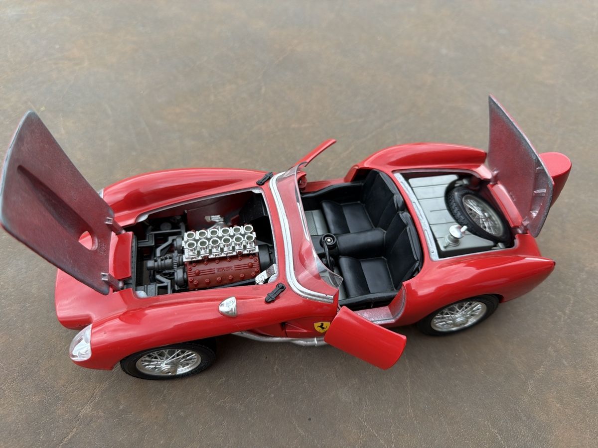 Bburago Modellini d'auto: Ferrari 250 Testarossa - 1/18 - Bburago – Usato da Wolfwil venduto da Rolex1 4