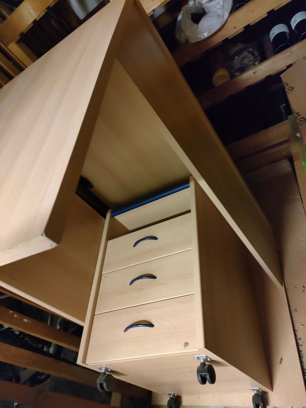 Scrivanie: Schreibtisch mit Kommode, wenig gebraucht – Usato da Zürich venduto da tav_x7pc 4