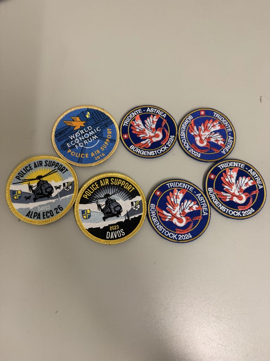 Armée suisse Plaquettes & Badges: Militär Badje sammerstücke  – Neuf (Voir description) à Zürich par papaplatte