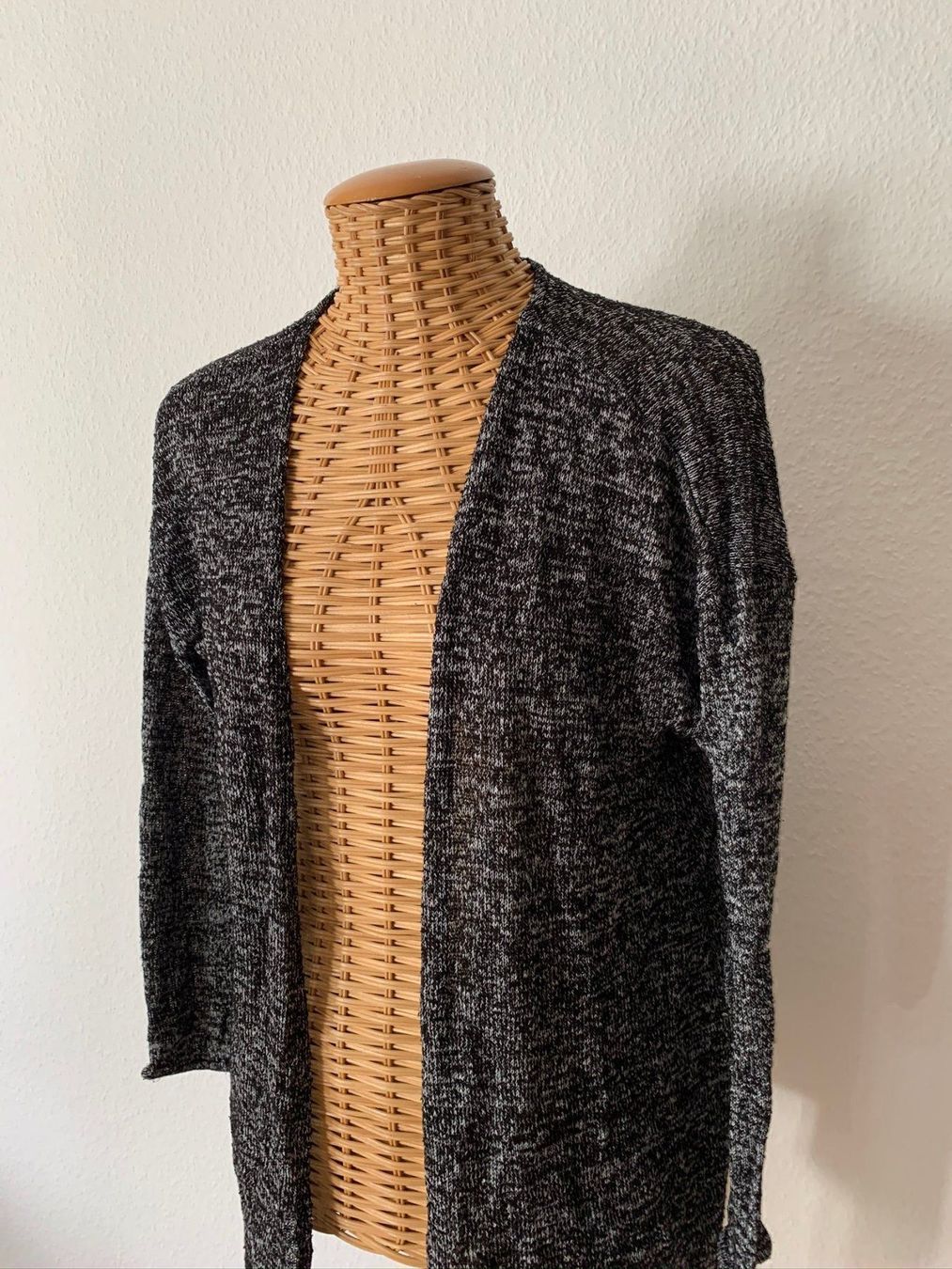 H&M Jacken: Strickjacke schwarz-weiss - XS – Gebraucht aus Zürich von Diazaio 1