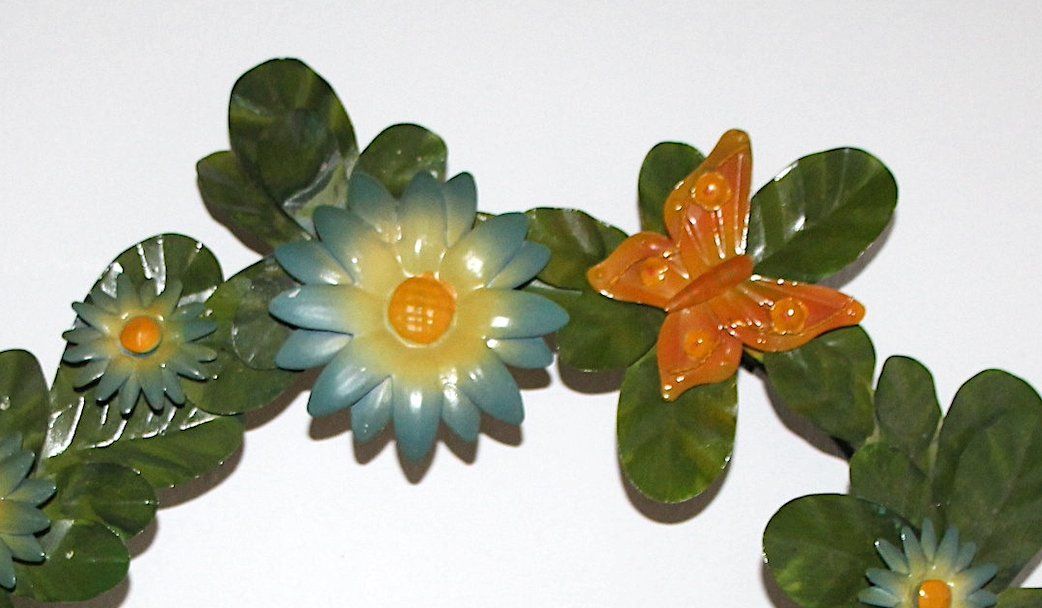 Tutte le decorazioni: Metall Wandkranz,  Schmetterlinge, Blüten ...... – Usato da Locarno venduto da fripui 3