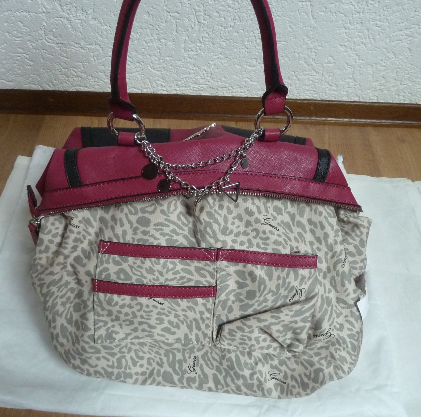 Guess Borse da donna: Authentische Guess-Handtasche. – Nuovo e nell'imballaggio originale da Lamboing venduto da Qtrica 5