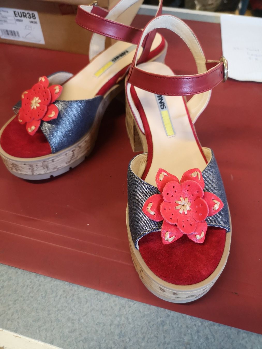 Damenschuhe: Damenschuh – Neu und originalverpackt aus Möhlin von Highwaytom 1