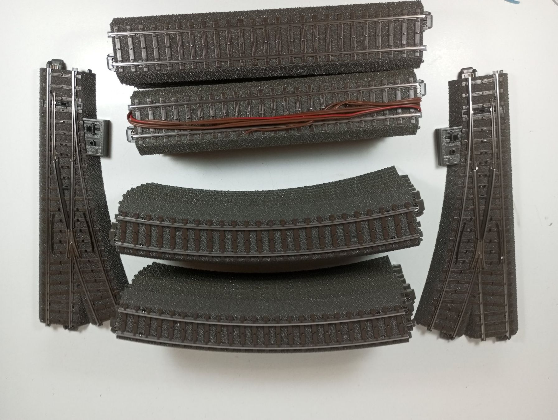 Märklin Modelleisenbahnen: Märklin C: Schienen, Weichen / rails, aiguillages – Neu (gemäss Beschreibung) aus Fontaines NE von waterfoot