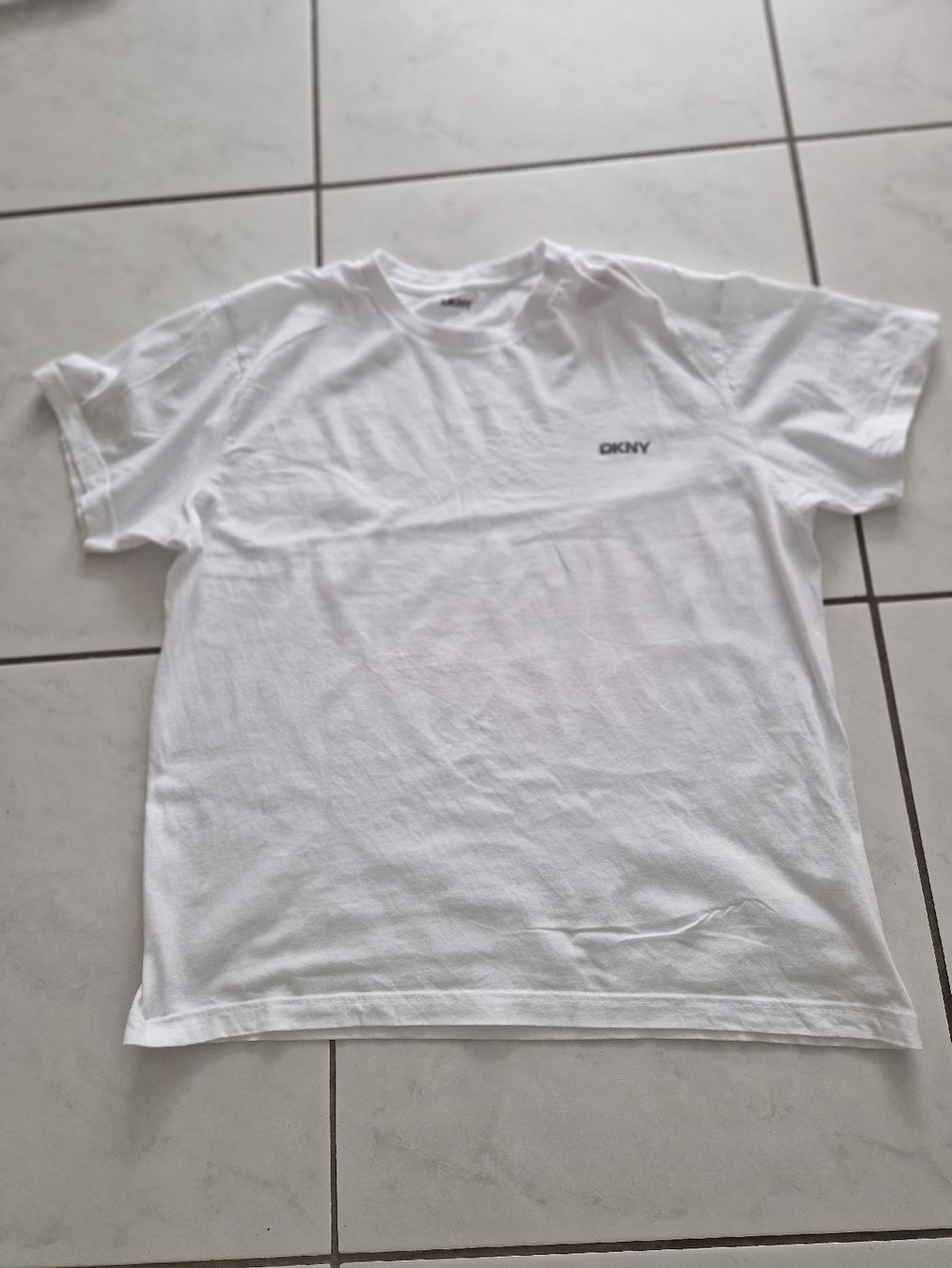 DKNY T-Shirts: 3 DKNY T-Shirts  – Gebraucht aus Bassersdorf von DonSolo 6