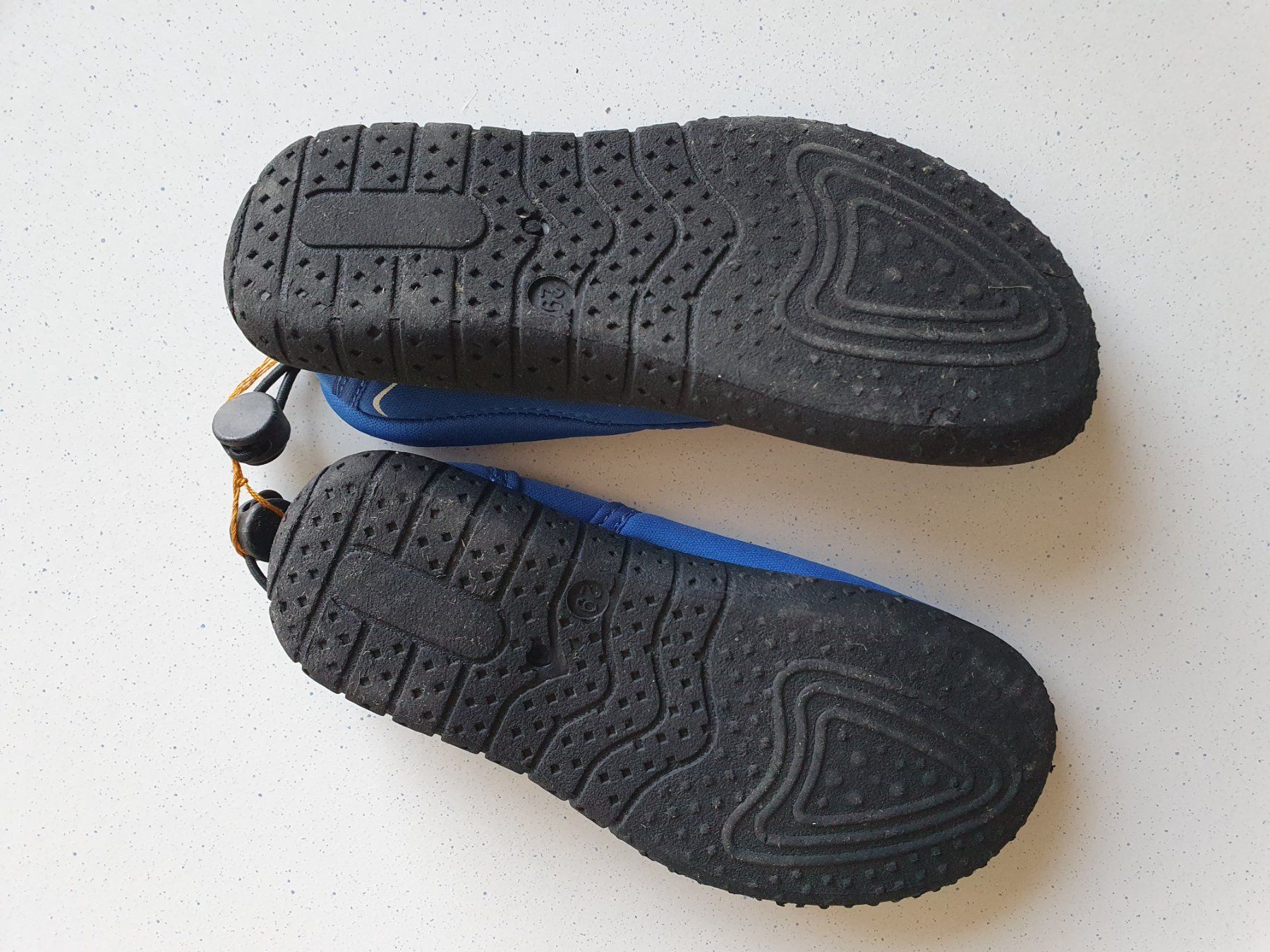 Scarpe da uomo: Badeschuhe Jungen oder Mädchen Grösse 29 – Usato da Ebmatingen venduto da zeitlos-gesund.ch 1