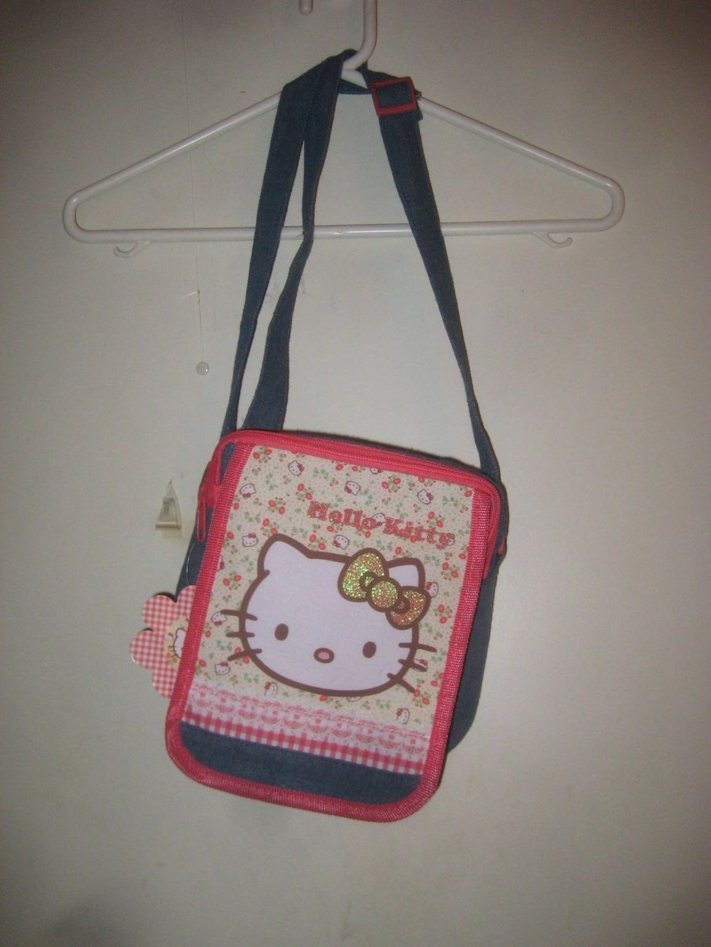 Hello Kitty Kindertaschen: HELLO  KITTY   UMHÄNGER TASCHE – Neu (gemäss Beschreibung) aus Uster von flocke1 1