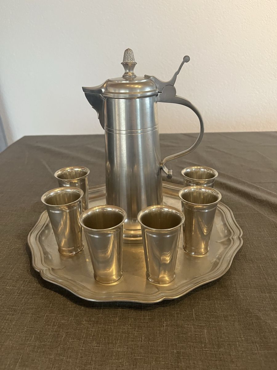 Sigg Set di piatti: Zinnkrug mit 6 Becher und Tableau – Usato da Boniswil venduto da escorpio 1