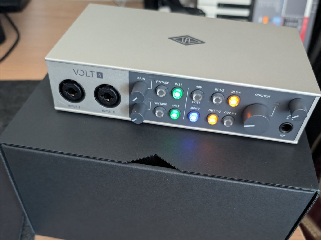 Universal Audio Attrezzatura per studi di registrazione: Universal audio volt 4 – Usato da Wallisellen venduto da Milouzzzz