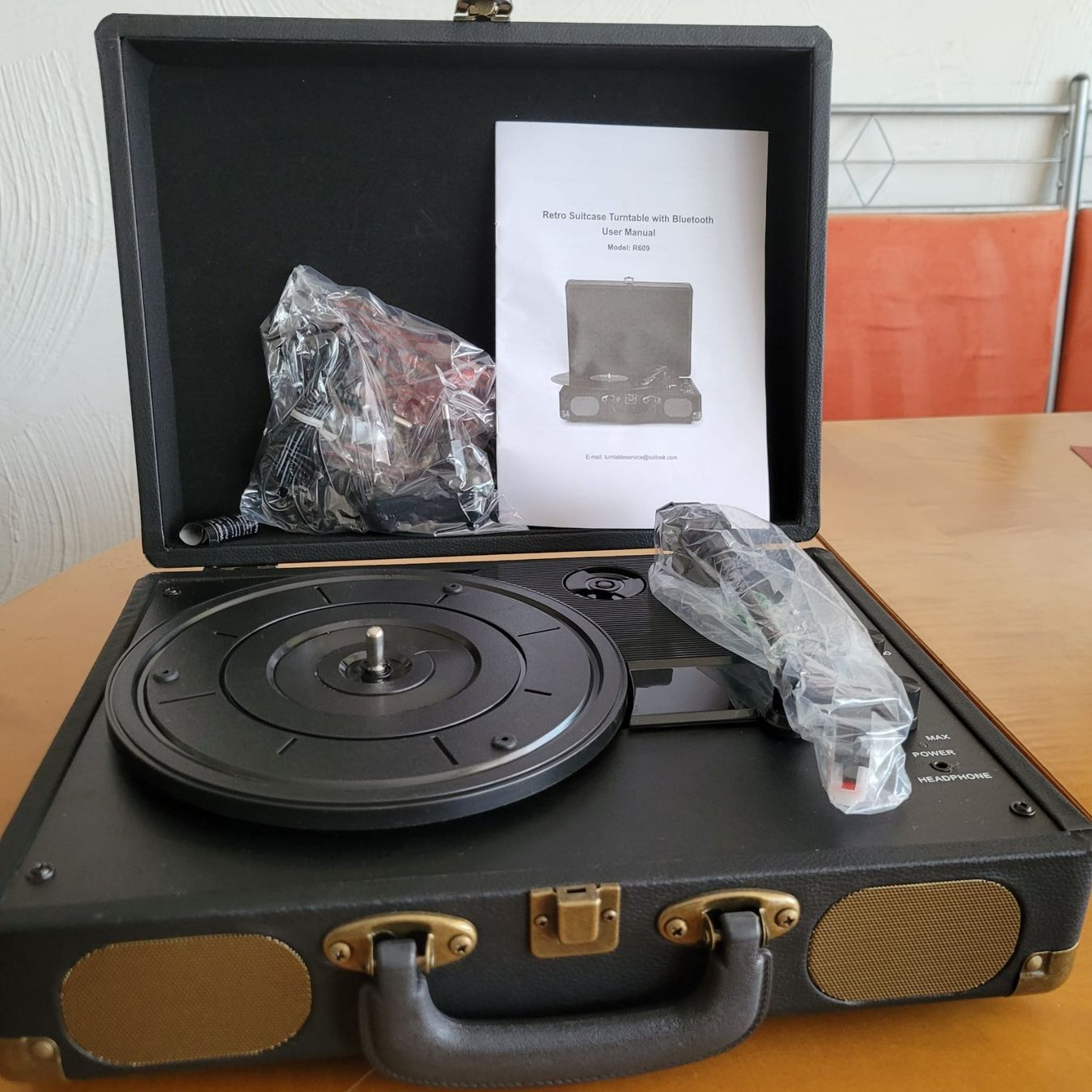 Giradischi: Tourne-disque Rétro R609 – Bluetooth – Nuovo e nell'imballaggio originale da Crans-Montana venduto da val_z27p