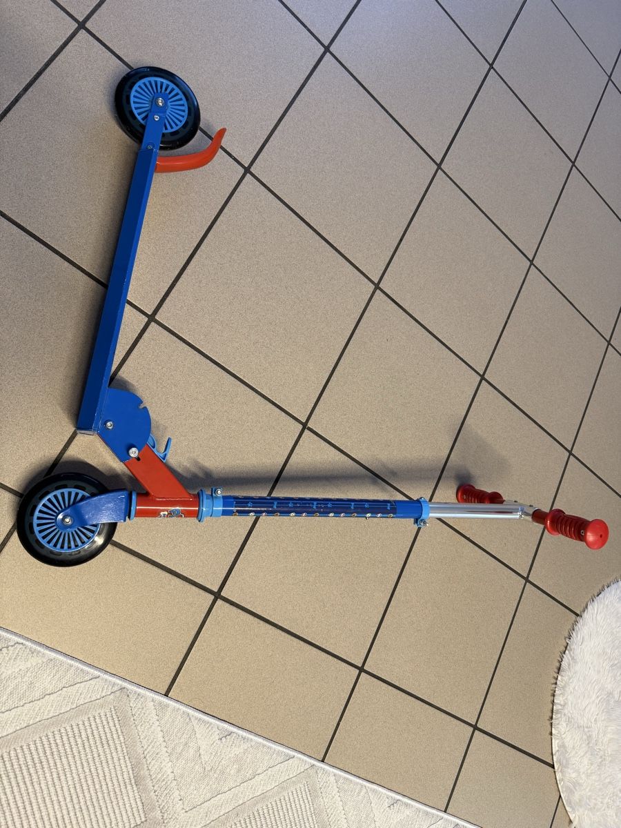 Kickboard: Ich verkaufe einen Kinderroller. – Gebraucht aus Figino von Ferrari58 3
