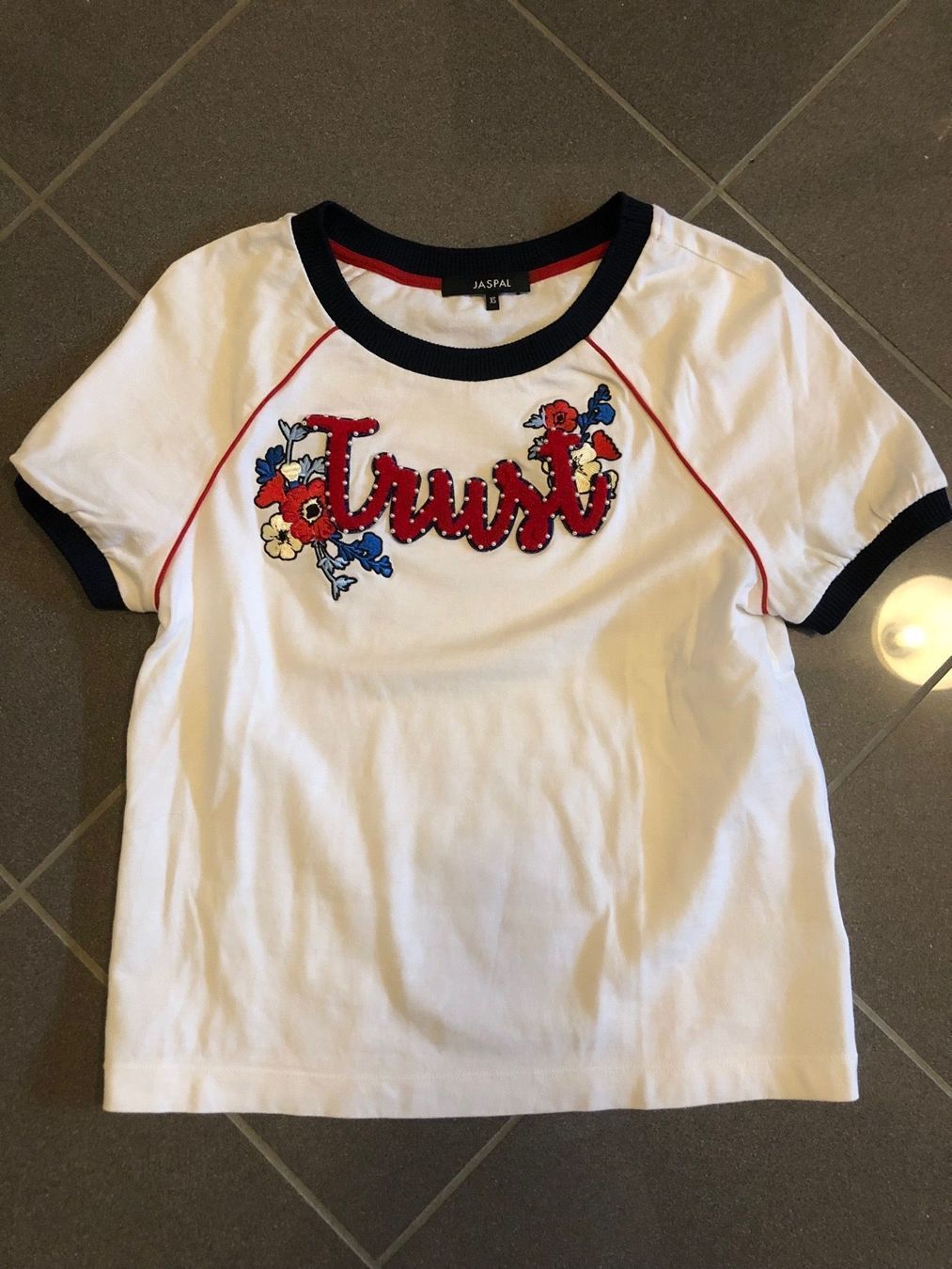 T-shirt: T-Shirt XS neu – Nuovo (secondo la descrizione) da Birrwil venduto da vanyboo