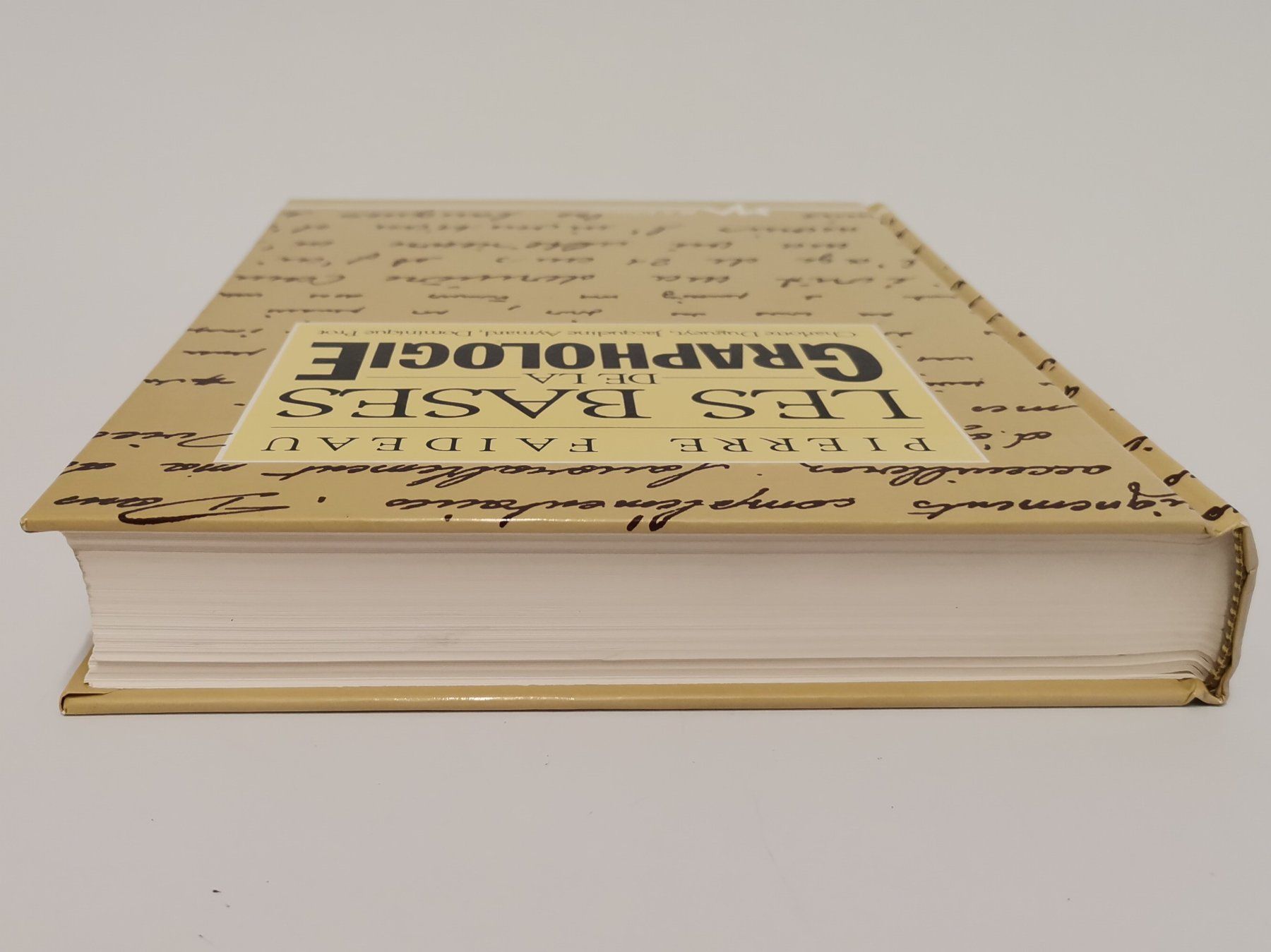 Bücher: BUCH - Les Bases de la Graphologie – Gebraucht aus Schaffhausen von Restwert_SH 5
