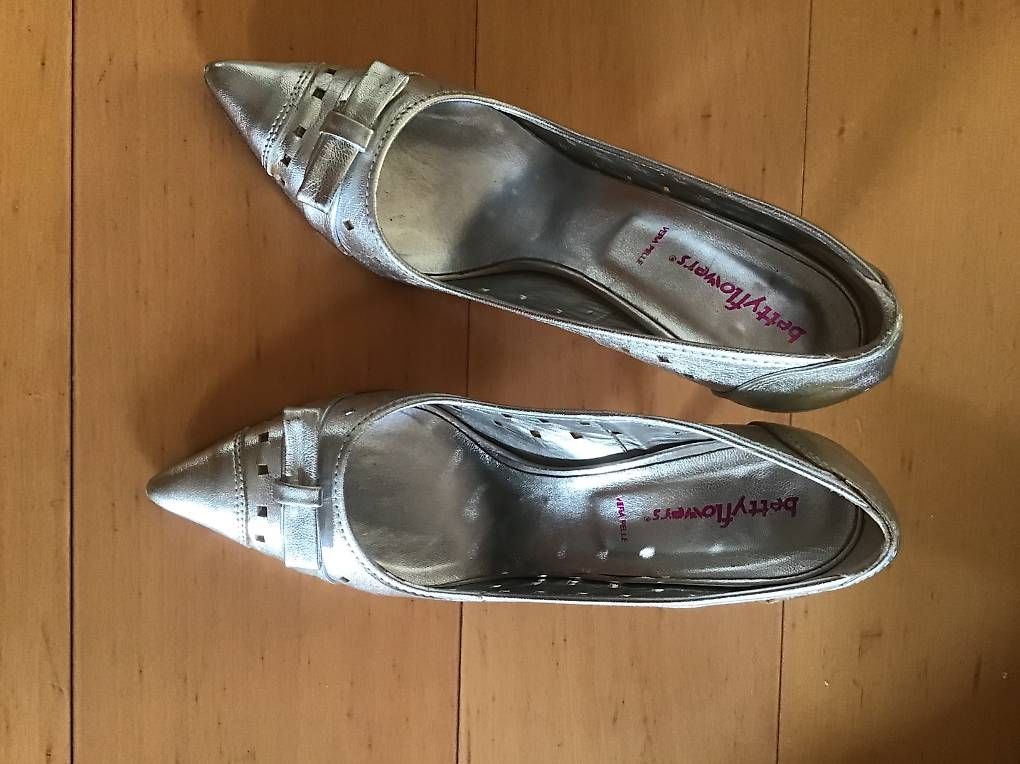 Damenschuhe: Escarpins argentés à talons, taille 39 – Gebraucht aus Pully von san_b2w6 4