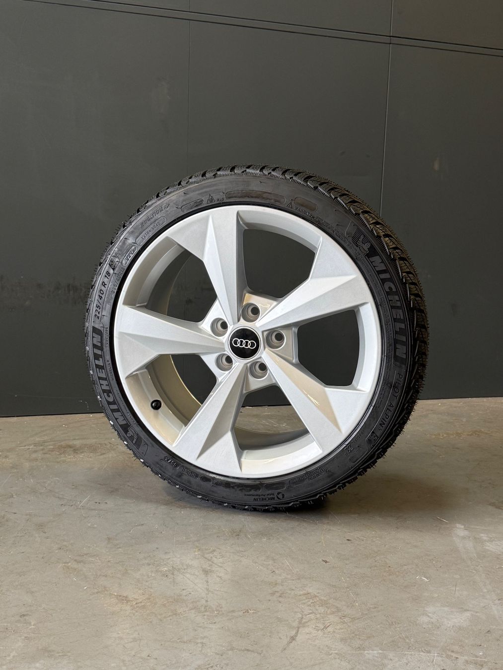 Audi Pneumatici & Ruote complete: Originale Audi A3/S3 8Y Winterräder Neu 18zoll – Nuovo e nell'imballaggio originale da Gerlafingen venduto da Pneu-Puric 1