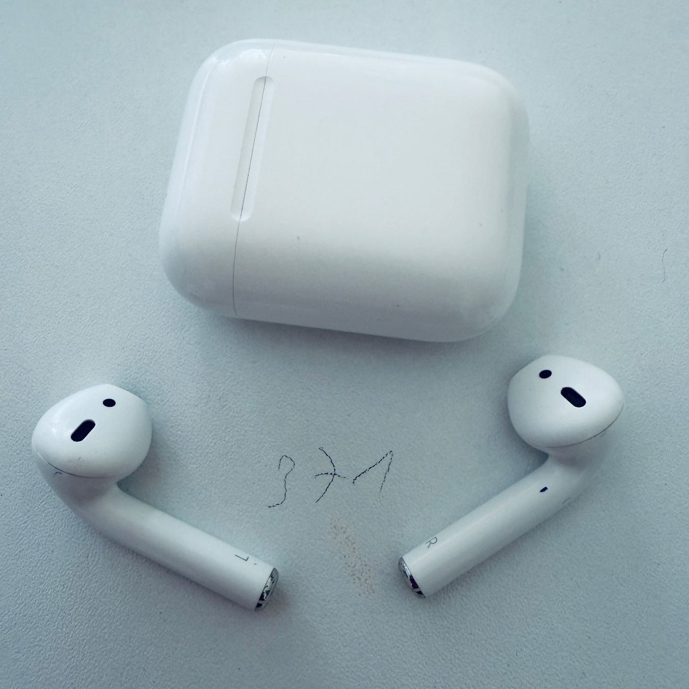 Apple Cuffie: Original Apple AirPods 2 Gen. Wireless Kopfhörer & Case – Usato da Basel venduto da MY.AIRPODS.SHOP 4