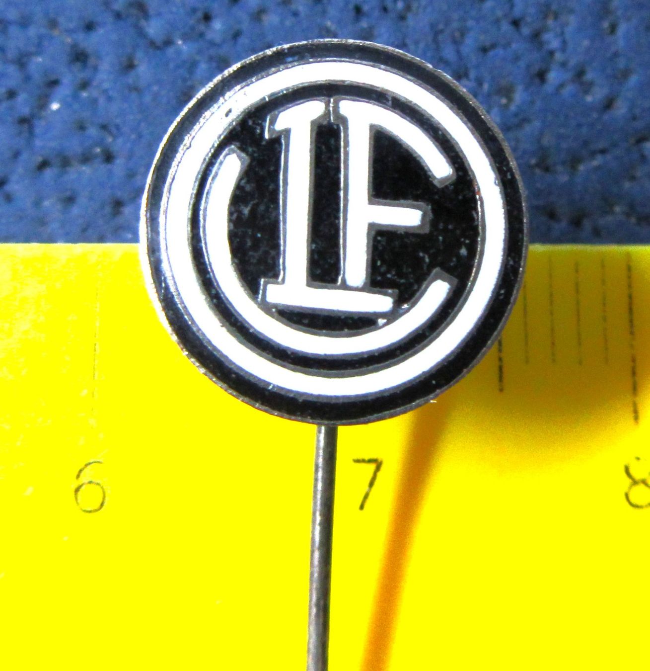 Swiss Placchette & Badge: FC LUGANO ANSTECKNADEL ENAMEL VINTAGE – Usato da Ettingen venduto da Hausi4711
