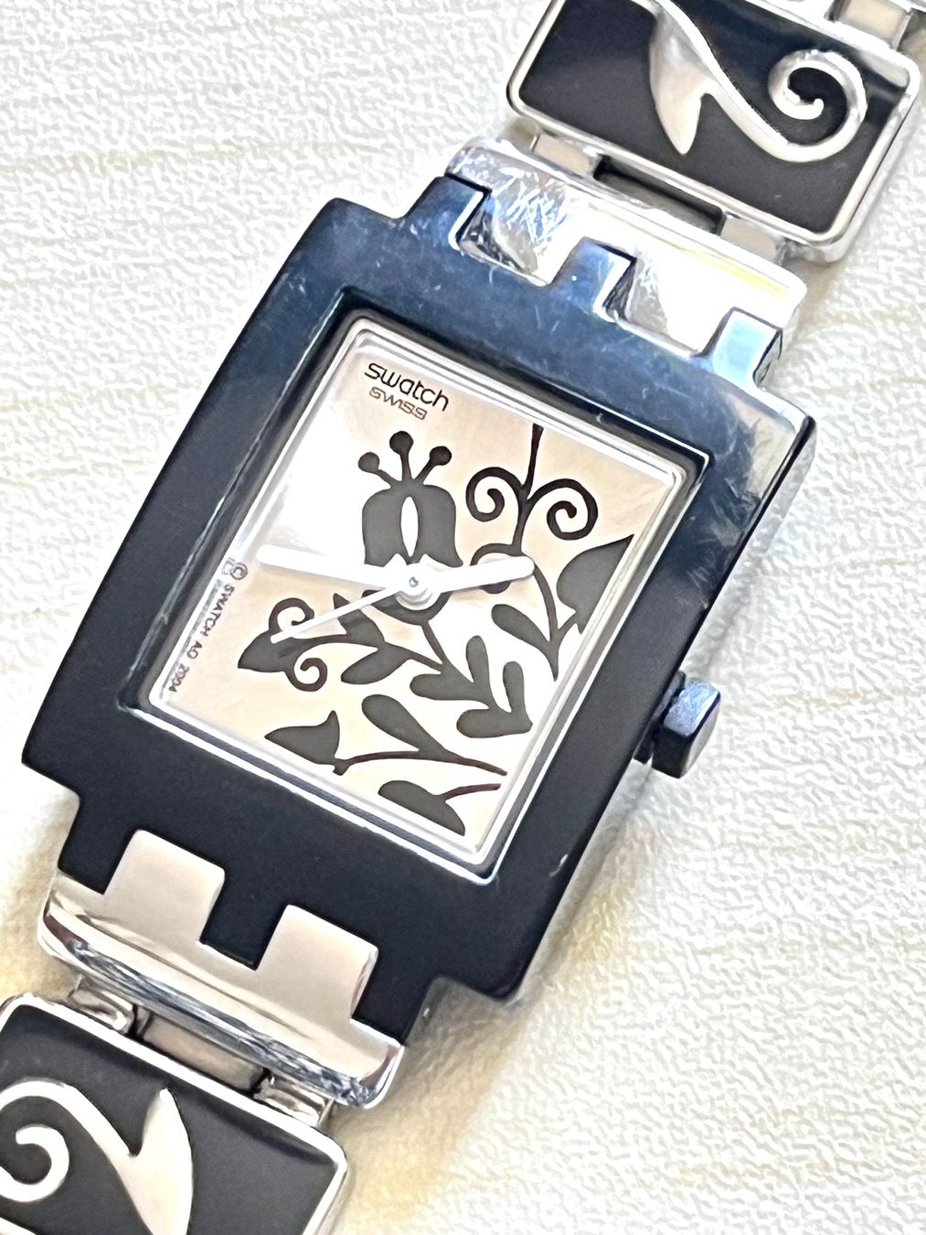 Swatch Orologi: Schöne Swatch Uhr mit Blumenmuster, elegant & zeitlos – Usato da Grenchen venduto da chththl