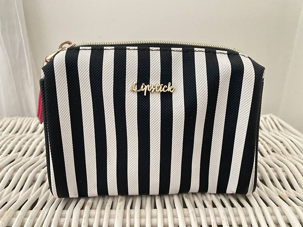Kosmetikkoffer: Kosmetiktasche, Kosmetikbeutel, Necessaires – Gebraucht aus Zürich von nad_7gzh 2