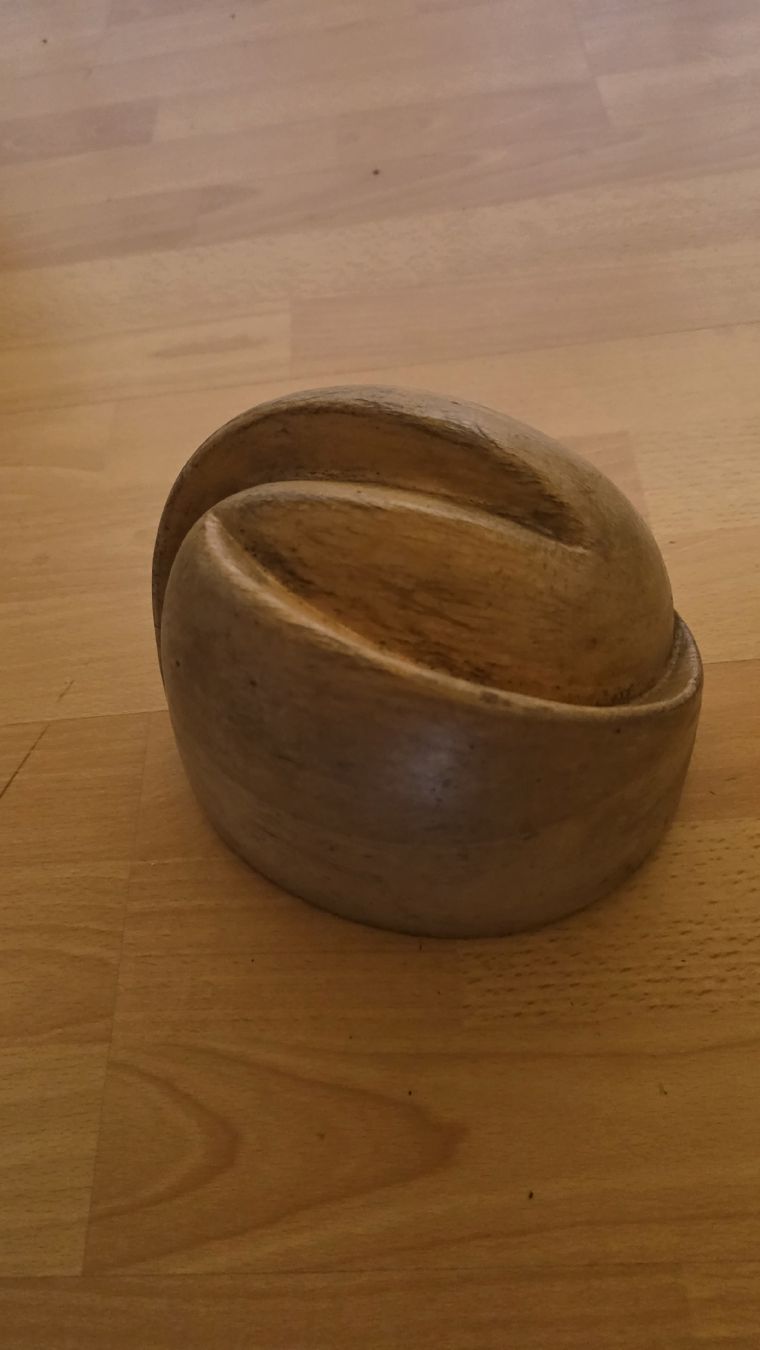 Tutte le decorazioni: Antike Hutform aus Vollholz – Usato da Niederönz venduto da Silverbluecat