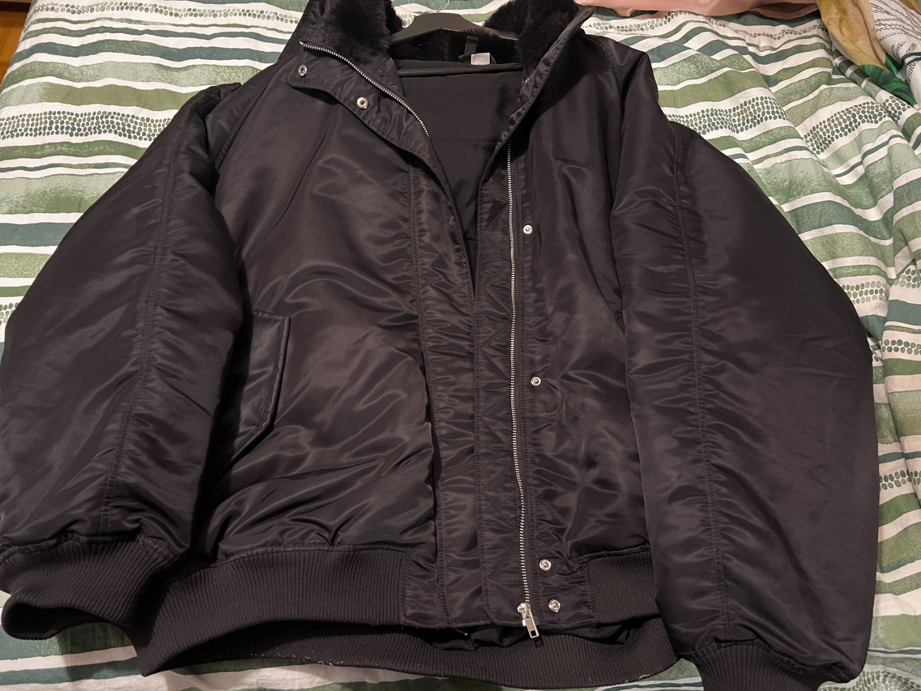 H&M Giacche: Bomber Matelassé Oversize H&M XL – Usato da Monthey venduto da Black-Cockatoo 5
