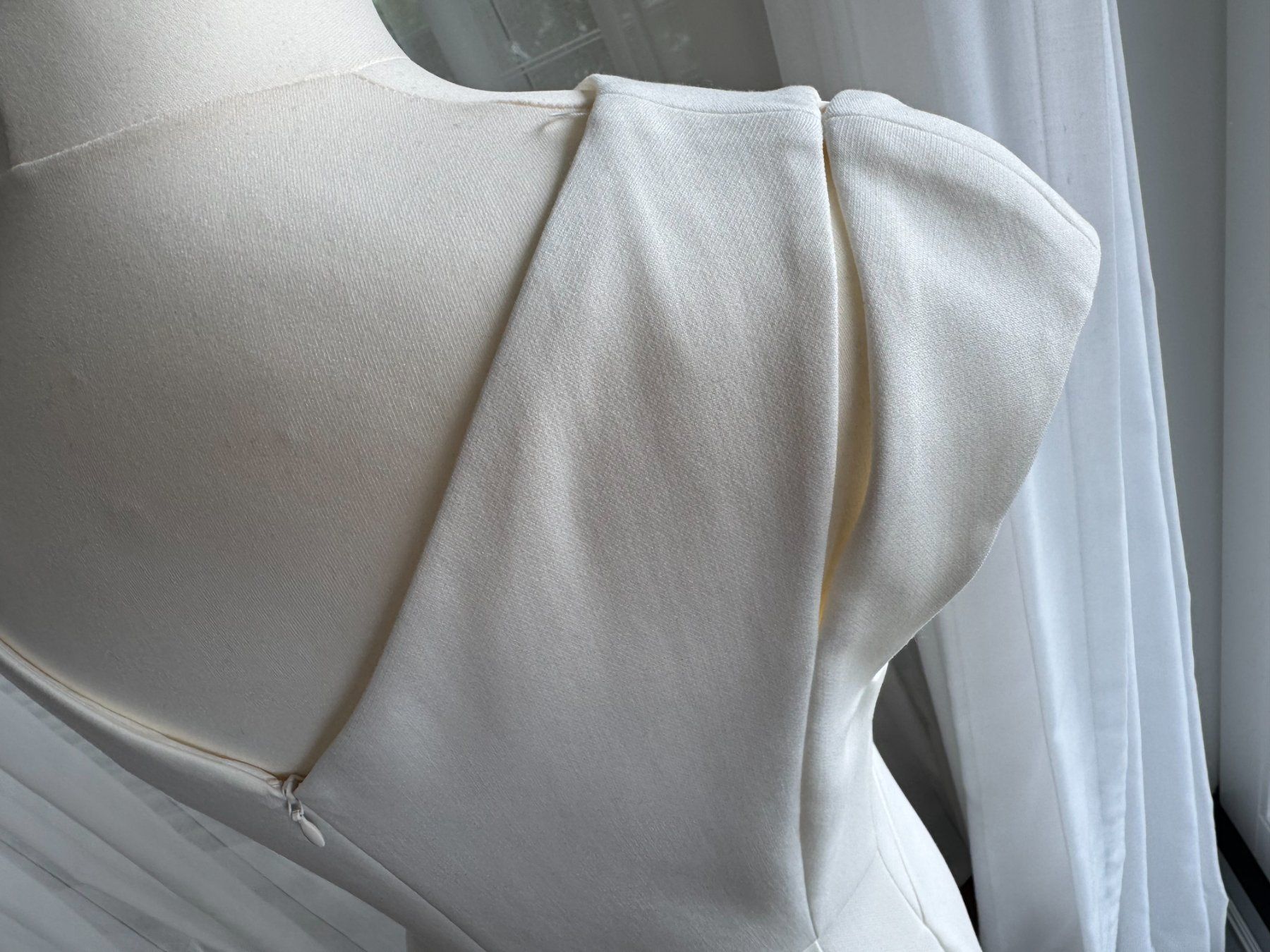 Vestiti: BOSS Etuikleid in offwhite Gr. 38 wie neu – Nuovo (secondo la descrizione) da Kilchberg ZH venduto da 753sunshine 4