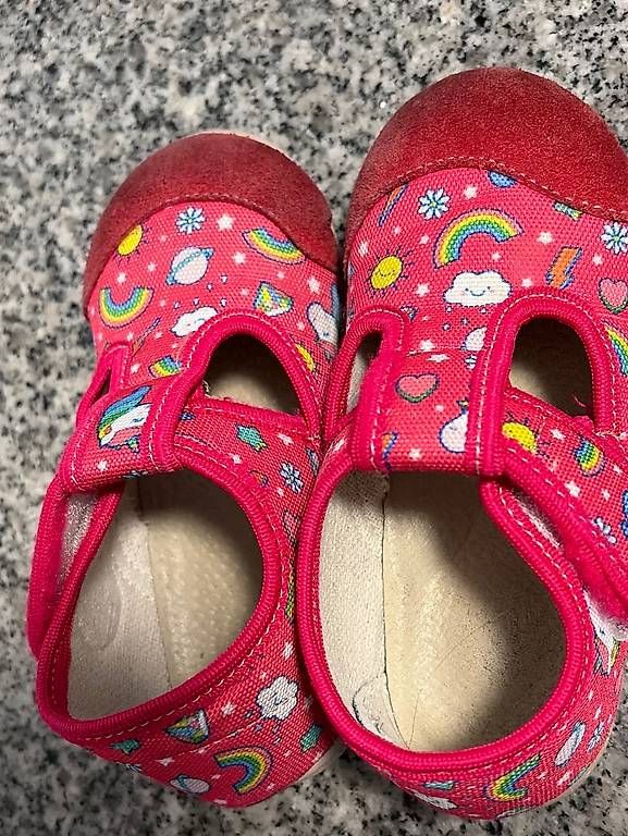 Scarpe per ragazzi: Pantofole per bimba – Nuovo e nell'imballaggio originale da Bellinzona venduto da SammlerTI
