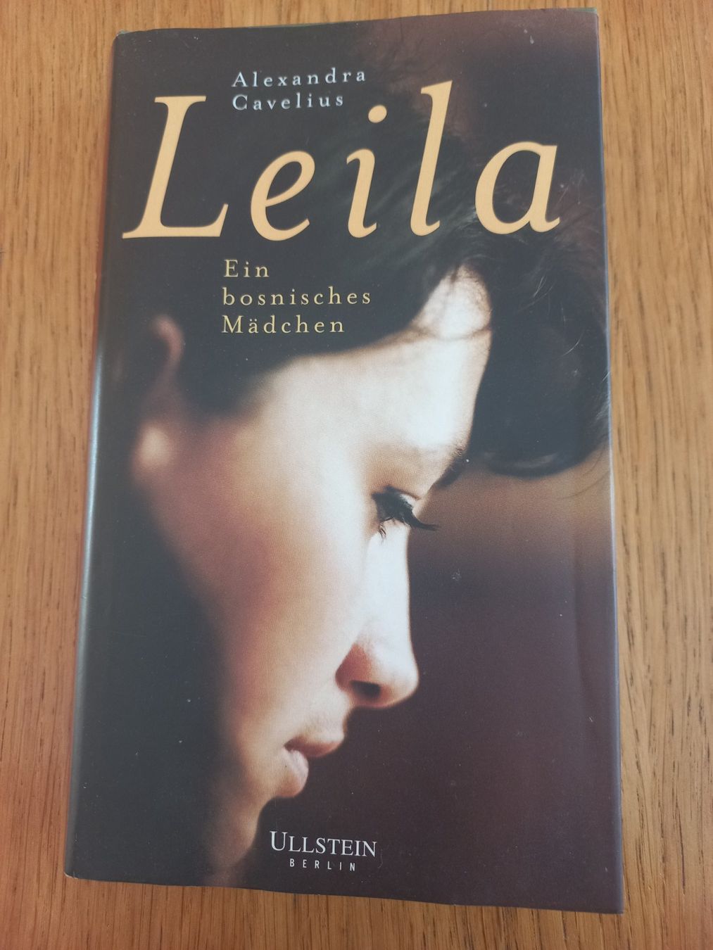 Libri: Buch "Leila - ein bosnisches Mädchen" – Usato da Moosseedorf venduto da Previa1