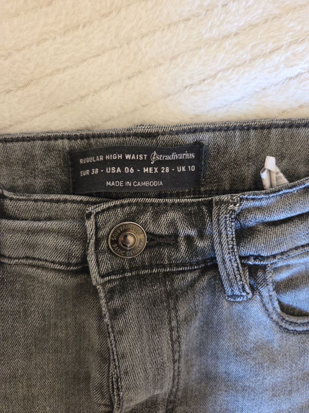 Stradivarius Hosen: short – Gebraucht aus Lausanne von hel_ll2g 2