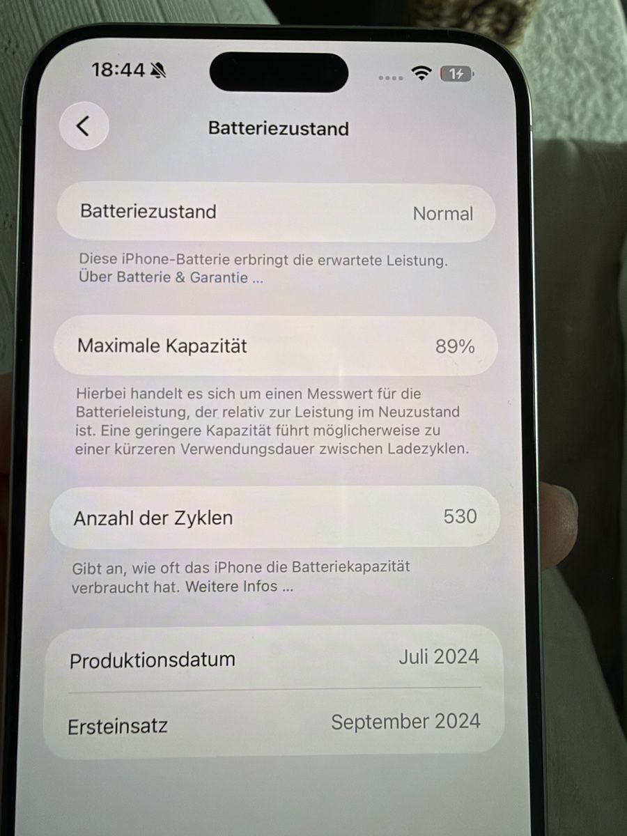 Apple Telefoni cellulari / Smartphones: iPhone 15 PRO MAX 256GB – Usato da Niederglatt ZH venduto da Elena92 3