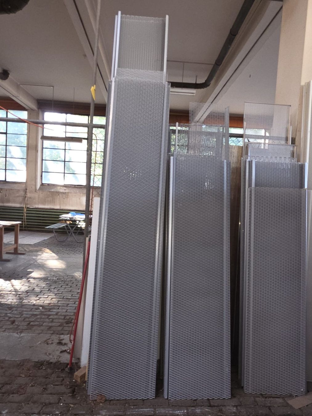 Plateaux: Deckenplatten, Streckmetallplatten, Deckenbekleidung – D'occasion à Bern par Baumonti 3