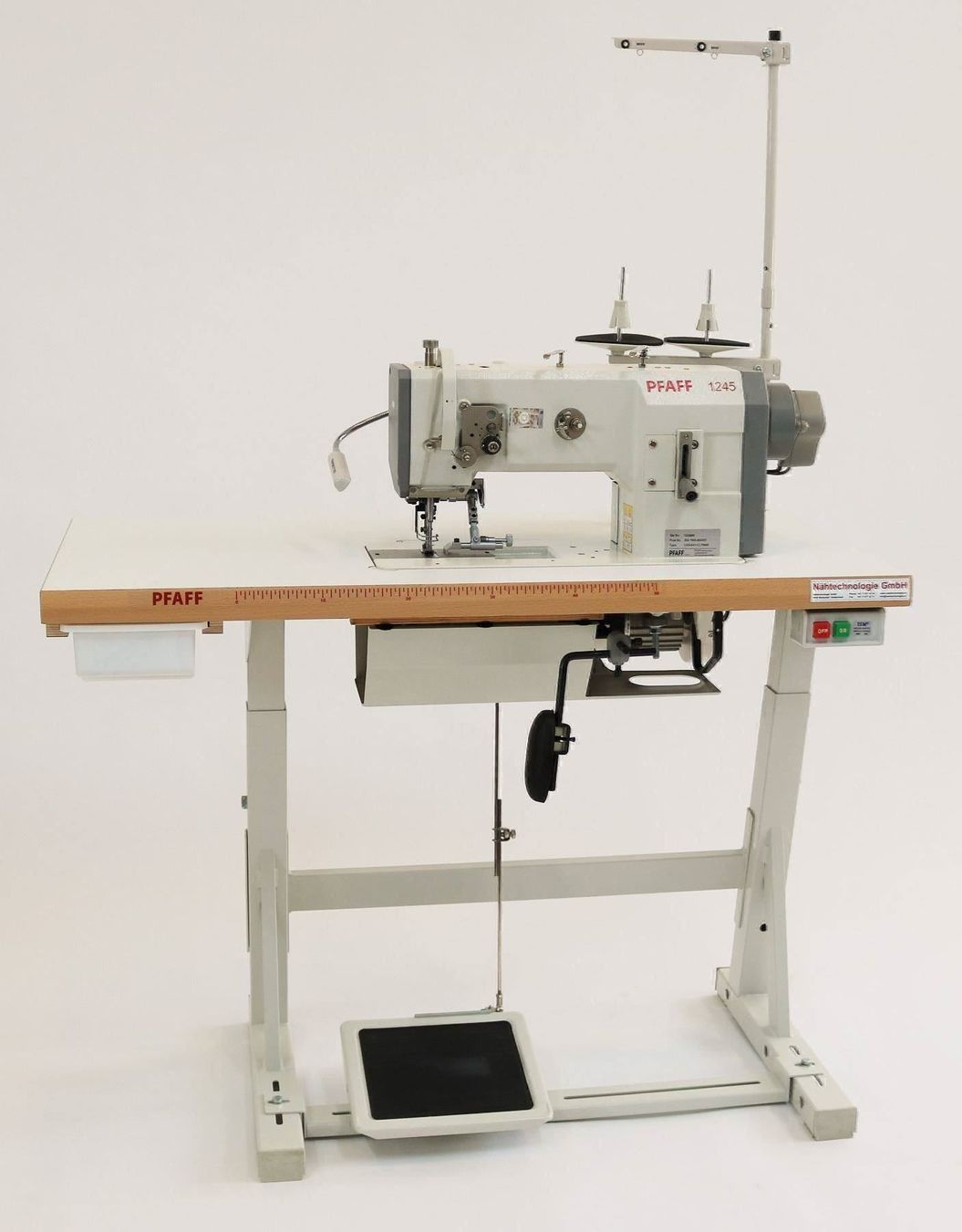 Pfaff Macchine da cucire: Industrienähmaschine PFAFF 1245  Neu – Nuovo e nell'imballaggio originale da Rehetobel venduto da dani034