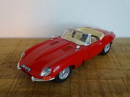 Jaguar "E" 1961 von Burago 1/18