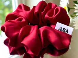 Rotwein Seide Scrunchie - Handgemachtes - Neu!