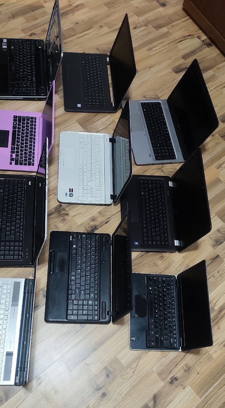 Portables: 13 laptops all - Defective  – Défectueux à Pedrinate par ipe_bgt7 1