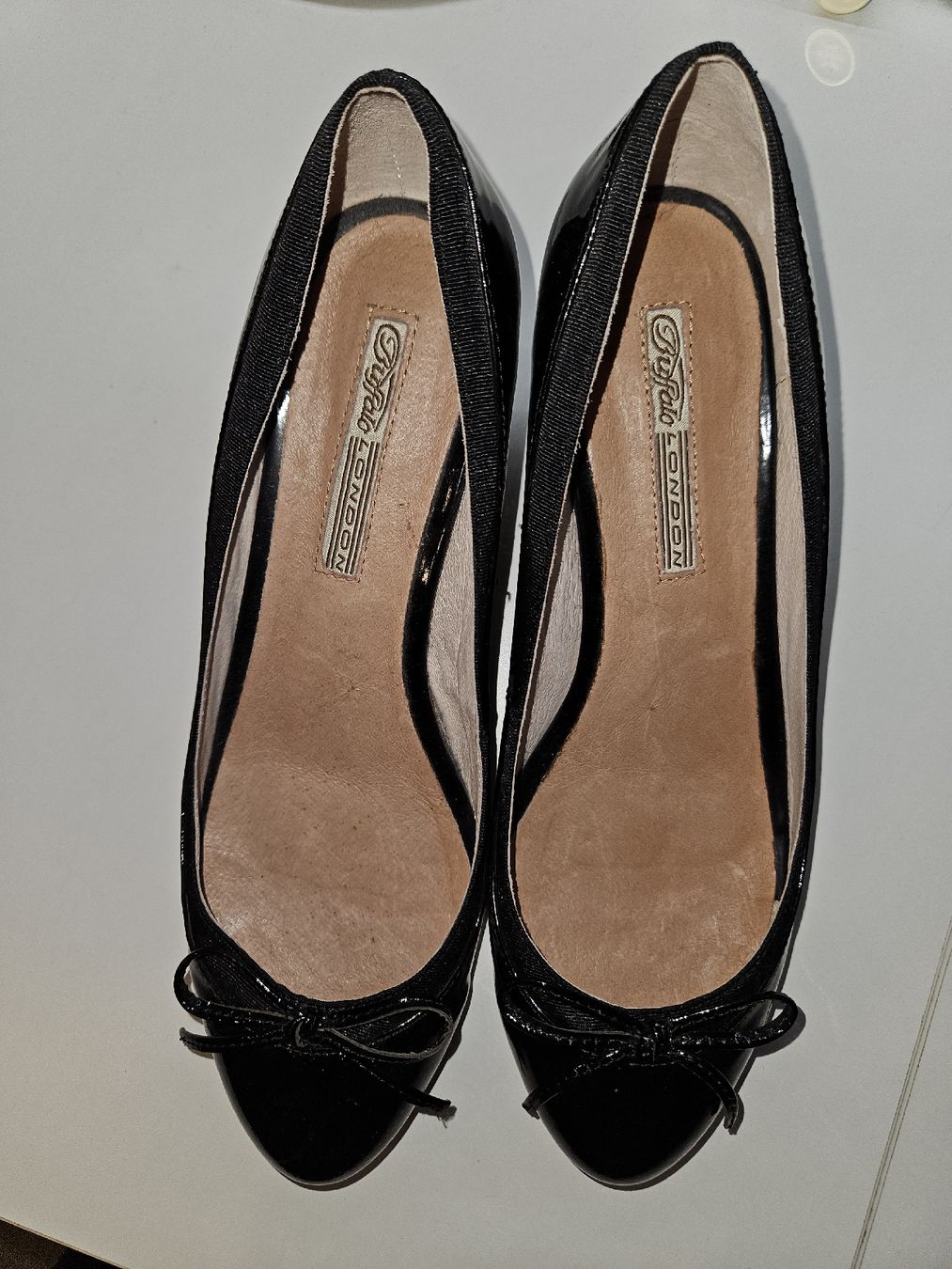 Buffalo Scarpe da donna: Buffalo Pumps Gr. 39 Lacklederoptik schwarz – Usato da Rheineck venduto da Eulalia40