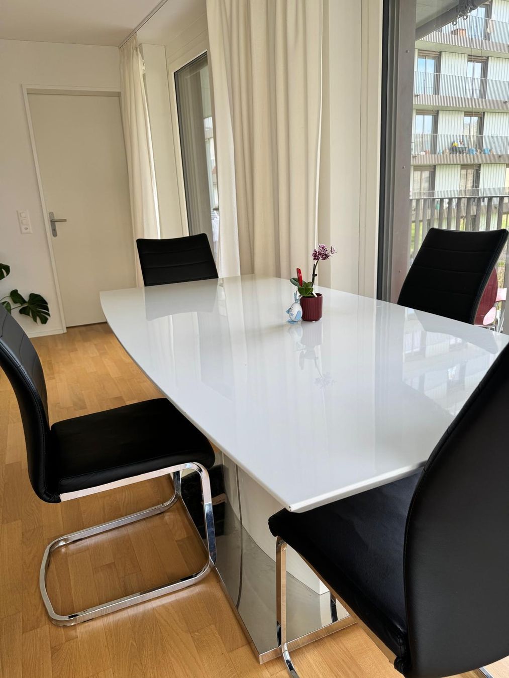 Tables: Tisch "Toronto", Dekor Hochglanz weiss – D'occasion à Schüpfheim par oldyrk