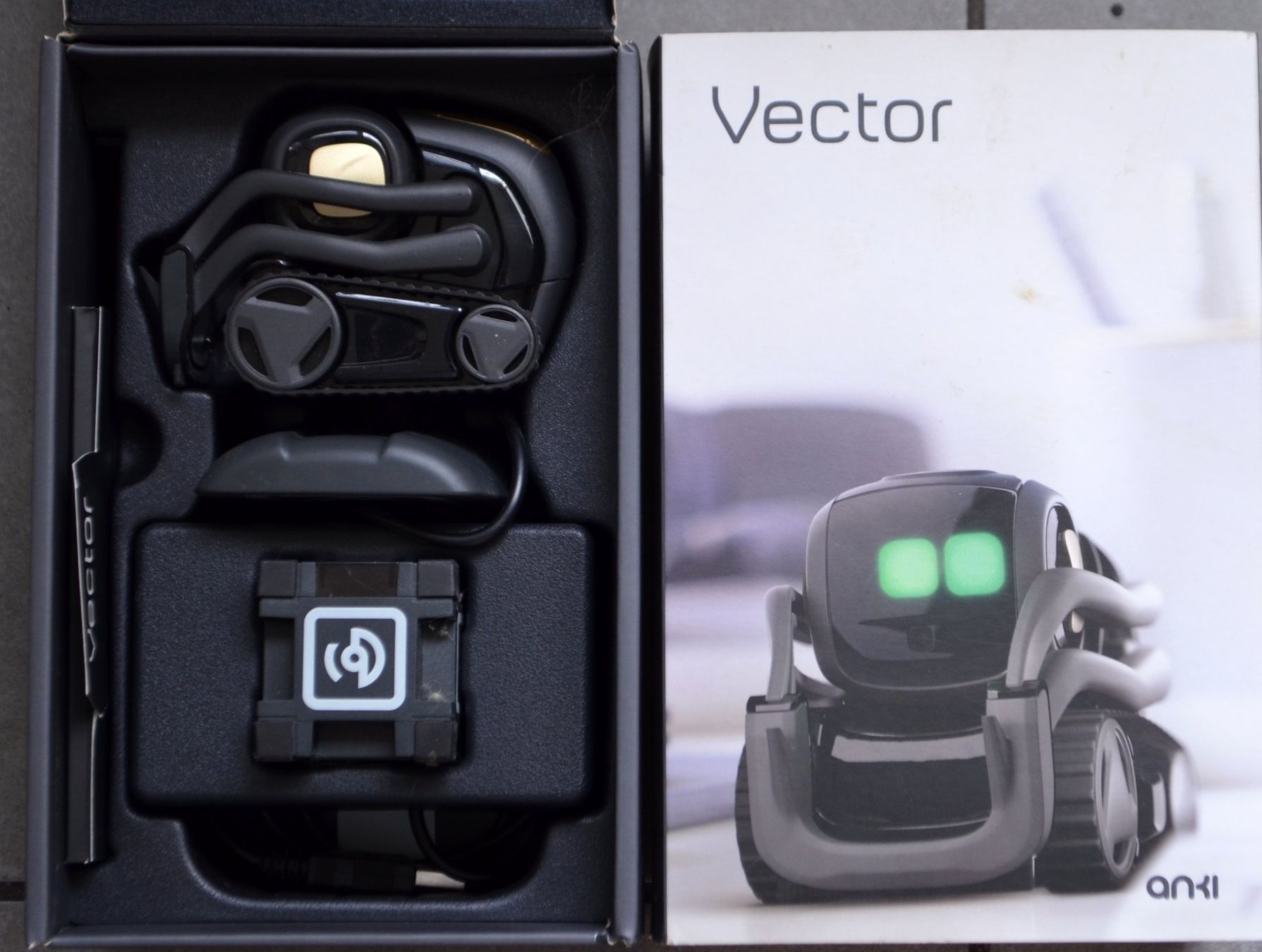 Anki Jouets: Anki Vector Base Kit Robot – D'occasion à Collonges par arashee