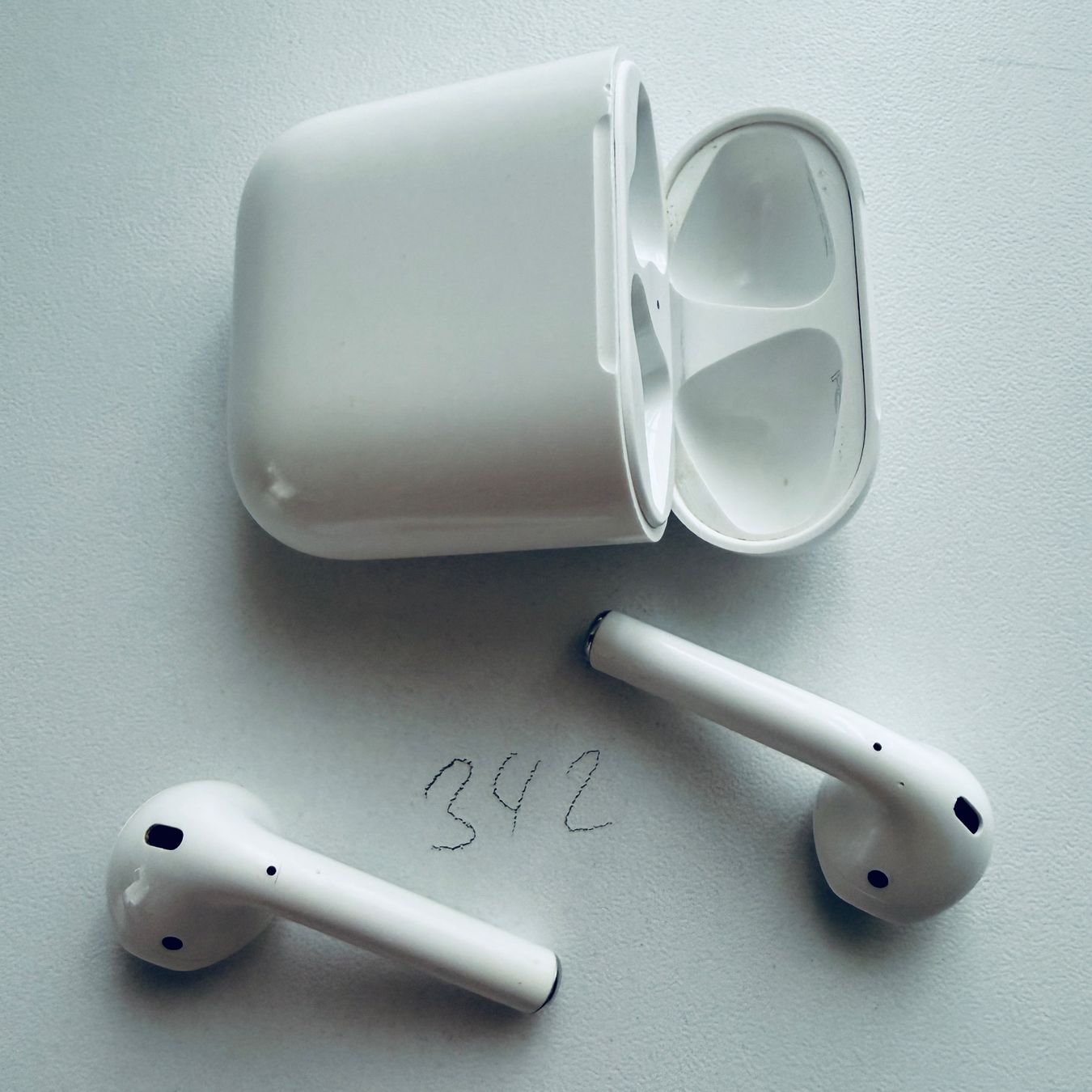 Apple Kopfhörer: Original Apple AirPods 2 Gen. Wireless Kopfhörer & Case – Gebraucht aus Basel von MY.AIRPODS.SHOP 4