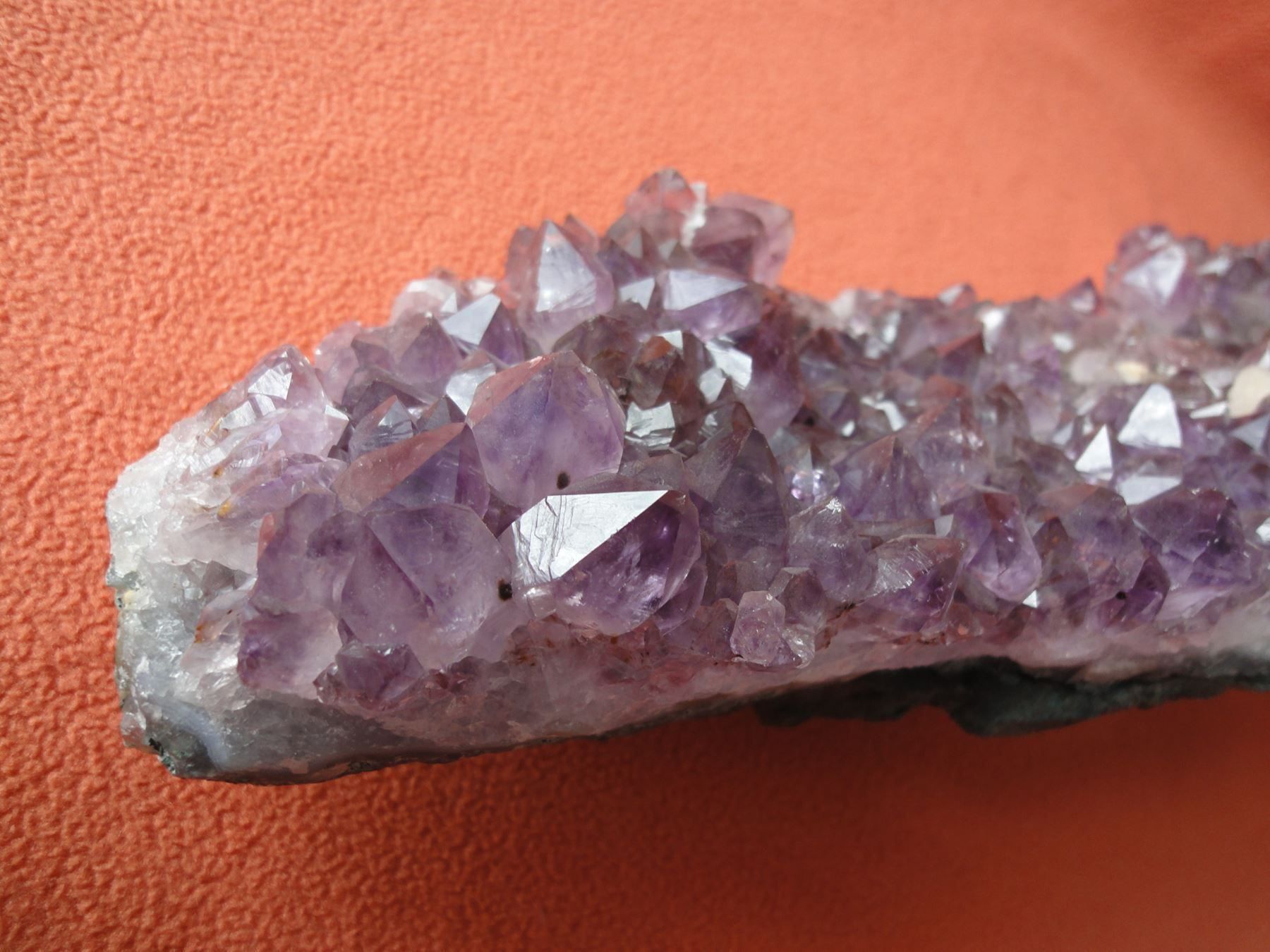 Mineralien & Heilsteine: Amethyst-Stufe mit Einschüssen – Gebraucht aus Chur von omonia 3