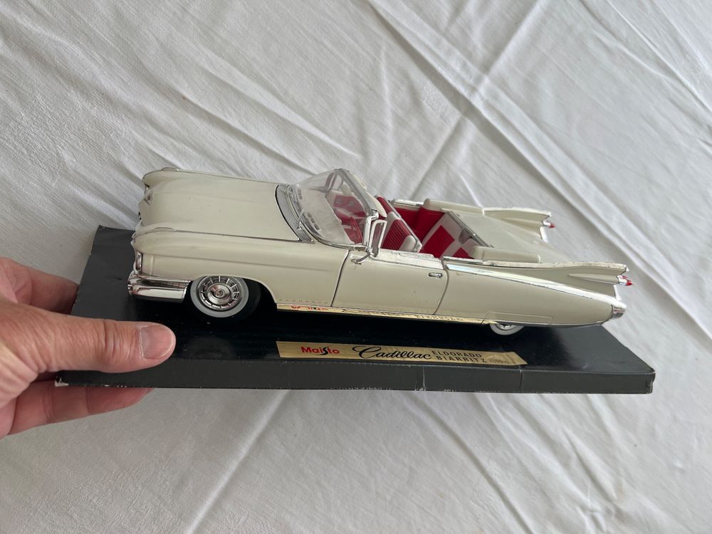 Cadillac Eldorado Biarritz 1959 Blanche - Maisto 1/18 - Réf 50227