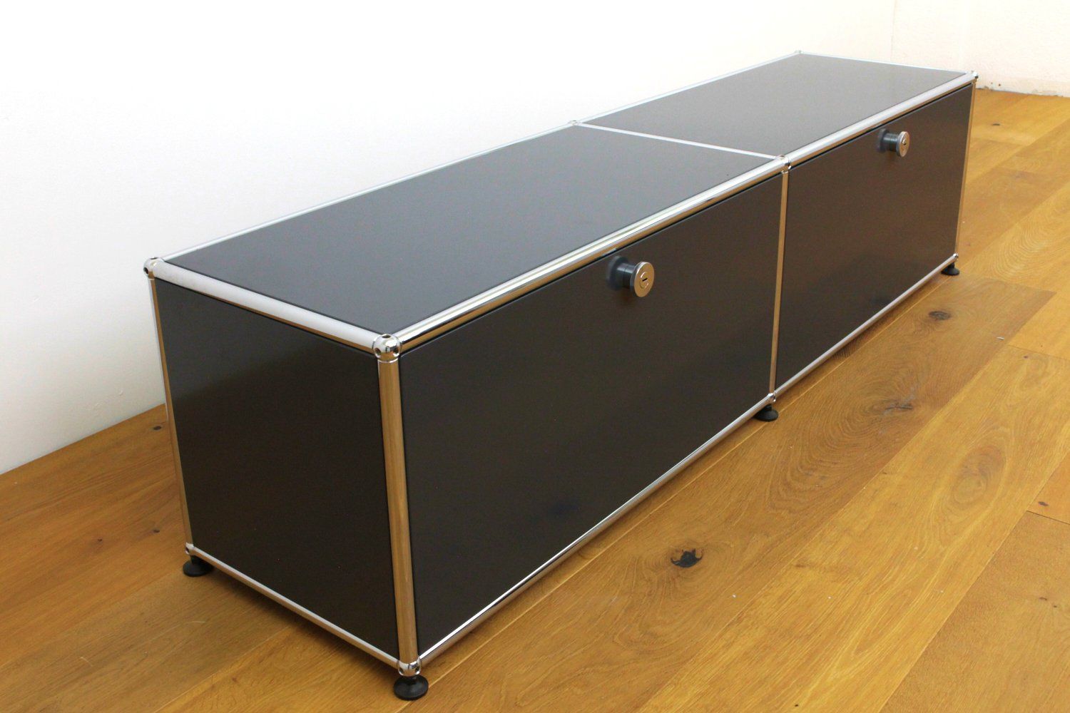 USM Mobili TV: USM Haller Lowboard Anthrazitgrau – Nuovo (secondo la descrizione) da Affoltern am Albis venduto da StudioStandard 3